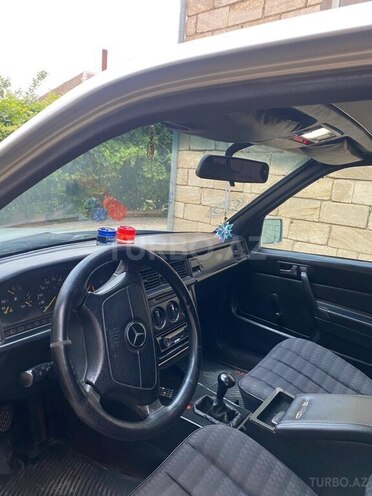 Mercedes 190 1992, 400,000 km - 2.5 л - Şirvan