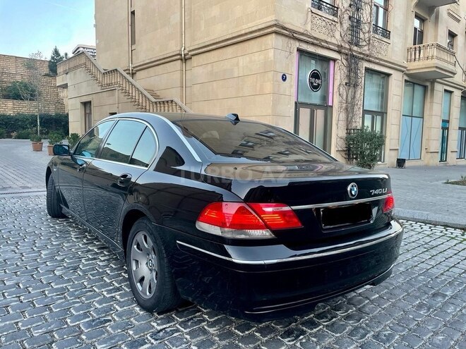 BMW 740-2