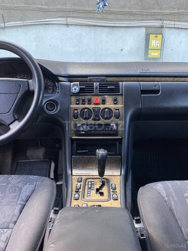 Mercedes E 240 1999, 384,000 km - 2.4 l - Bakı