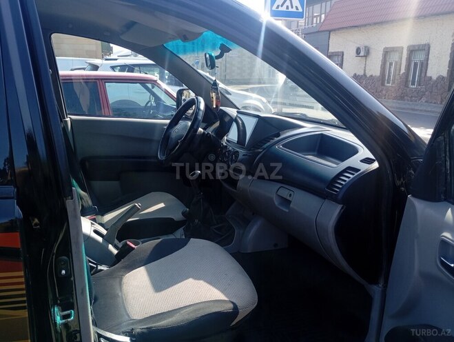 Mitsubishi L200 2010, 222,500 km - 2.5 l - Bakı