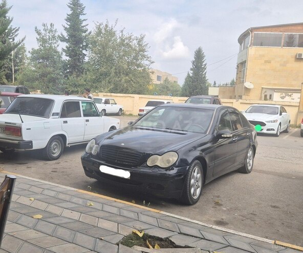 Mercedes C 240 2003, 465,874 km - 2.6 l - Sabirabad