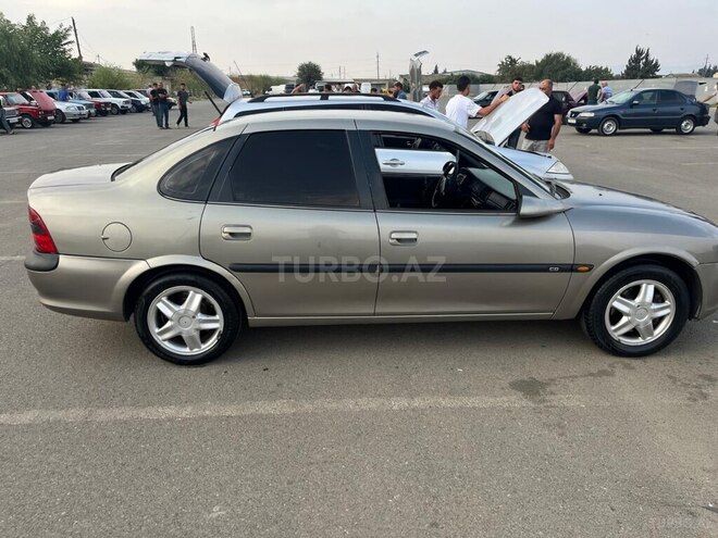 Opel Vectra 1996, 284,560 km - 1.6 l - Bakı