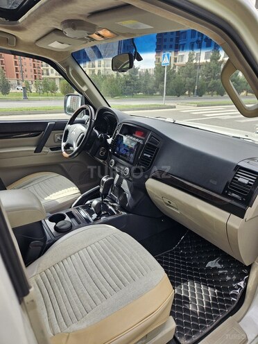 Mitsubishi Pajero 2010, 227,000 km - 3.5 л - Bakı