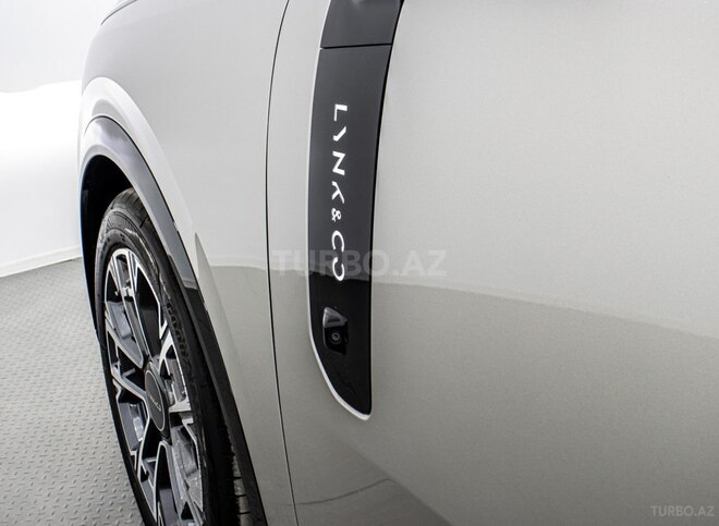 Lynk & Co 900-9