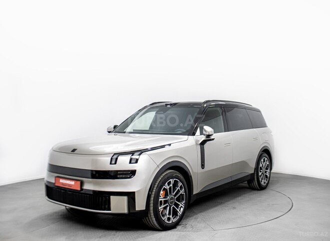 Lynk & Co 900-1