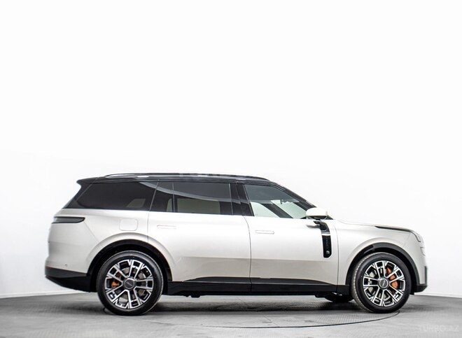 Lynk & Co 900-5