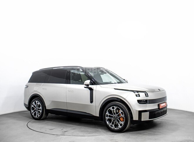 Lynk & Co 900-4