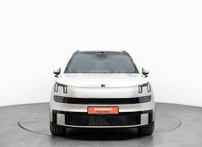 Lynk & Co 900-3