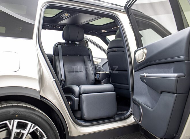 Lynk & Co 900-32