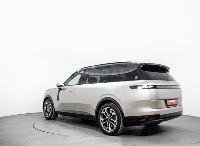 Lynk & Co 900-7