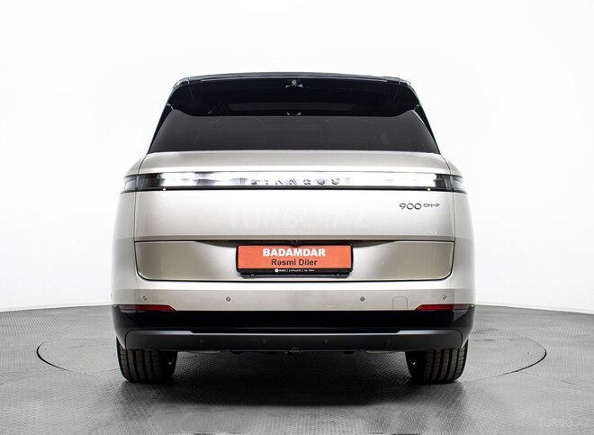 Lynk & Co 900-6