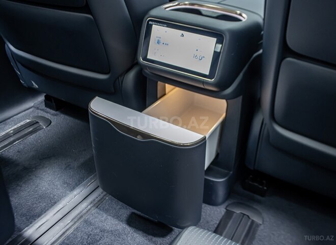 Lynk & Co 900-29