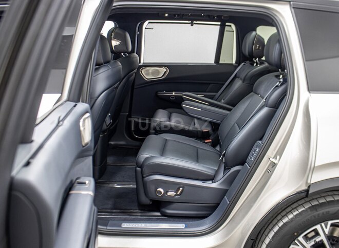 Lynk & Co 900-24