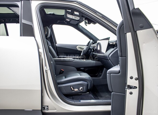 Lynk & Co 900-28