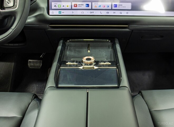 Lynk & Co 900-30