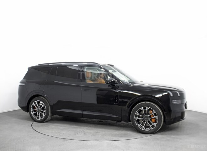 Lynk & Co 900-4