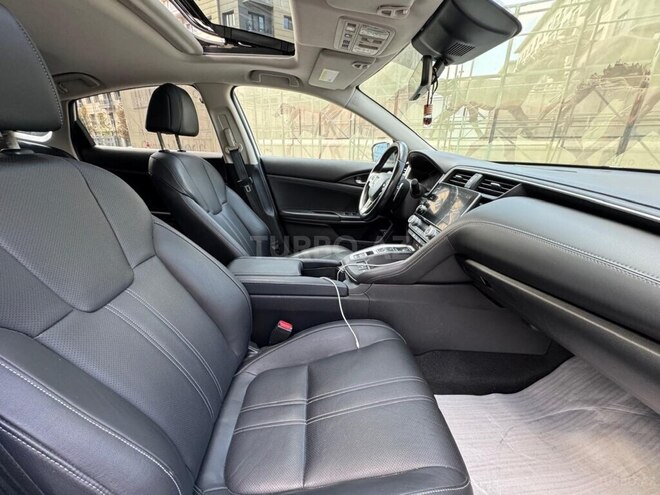 Honda Insight-3