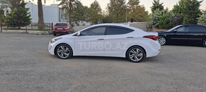 Hyundai Avante 2014, 177,000 km - 1.6 l - Astara