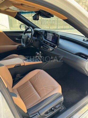 Lexus ES 300h 2022, 55,555 km - 2.5 l - Bakı