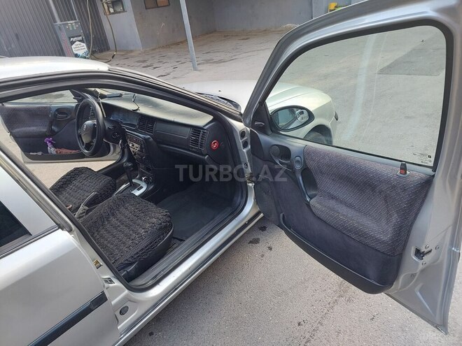 Opel Vectra-6