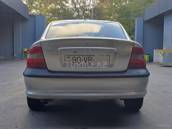 Opel Vectra-4