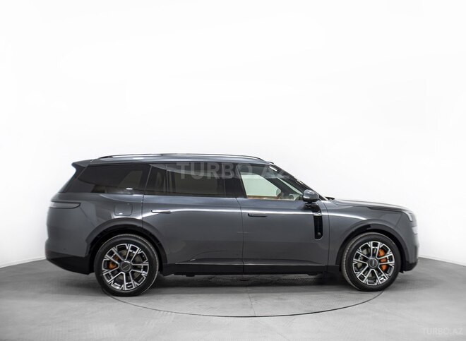 Lynk & Co 900-4