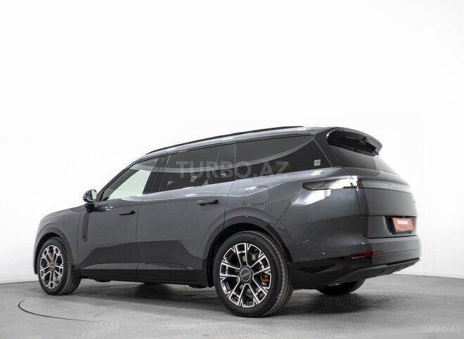 Lynk & Co 900-7