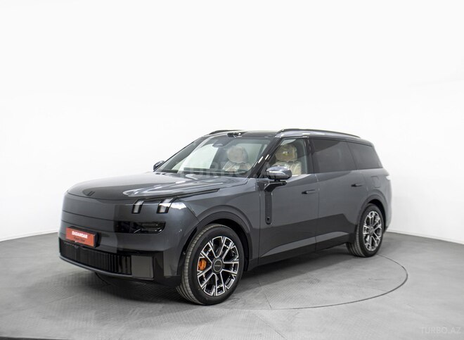 Lynk & Co 900-1
