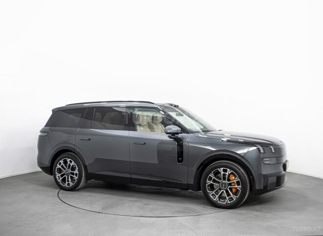 Lynk & Co 900-3