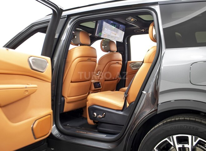 Lynk & Co 900-22