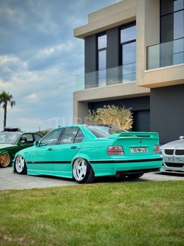 BMW 320-3
