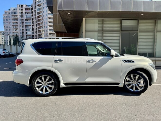 Infiniti QX56-2