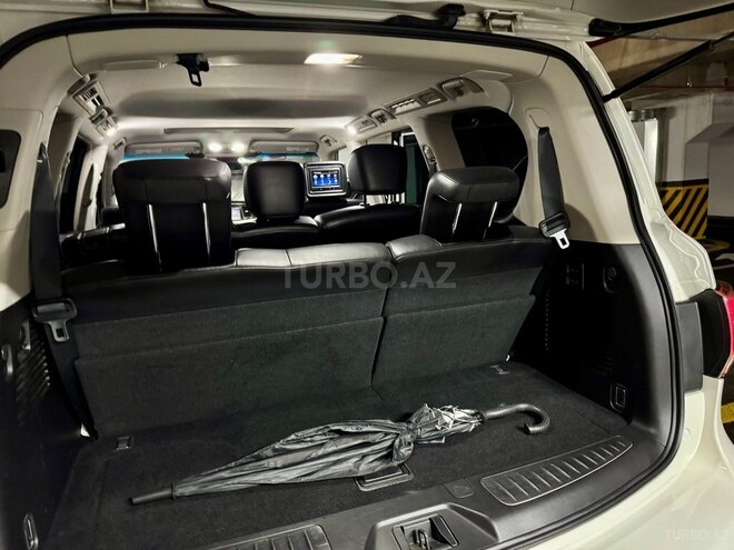 Infiniti QX56-11