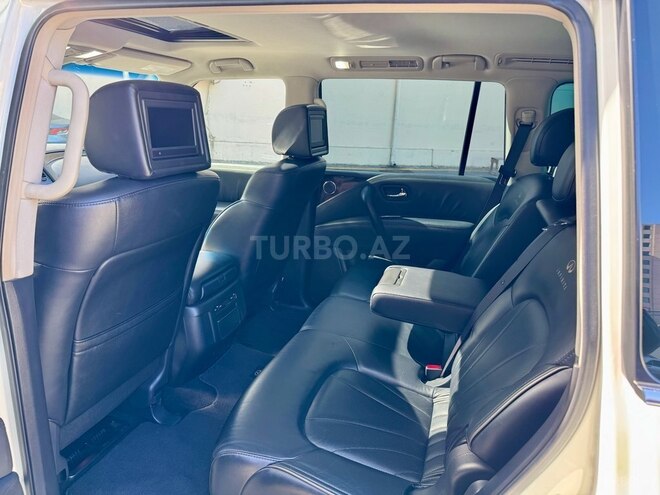 Infiniti QX56-8