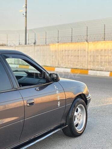 Opel Astra 1995, 439,000 km - 1.6 l - Sumqayıt
