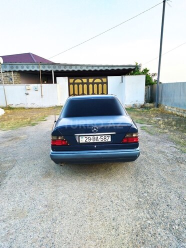 Mercedes E 220 1994, 385,652 km - 2.2 л - Şirvan