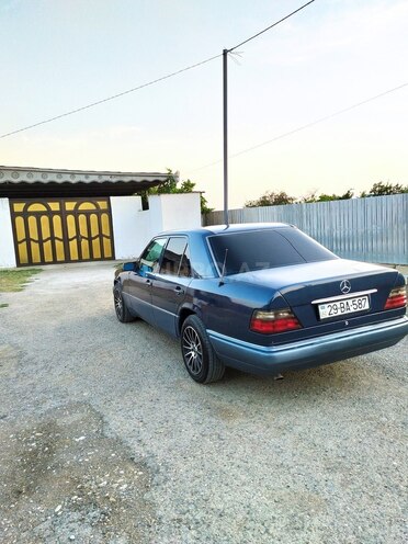Mercedes E 220 1994, 385,652 km - 2.2 л - Şirvan