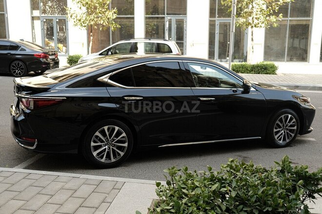 Lexus ES 300h 2022, 60,000 km - 2.5 l - Bakı