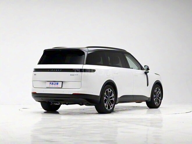 Lynk & Co 900-5