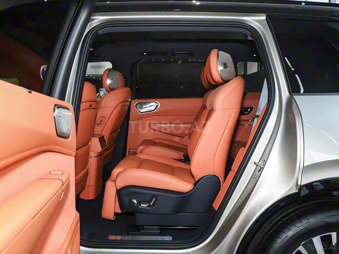 Lynk & Co 900-15
