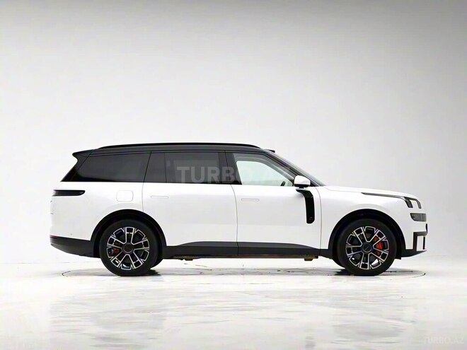 Lynk & Co 900-8