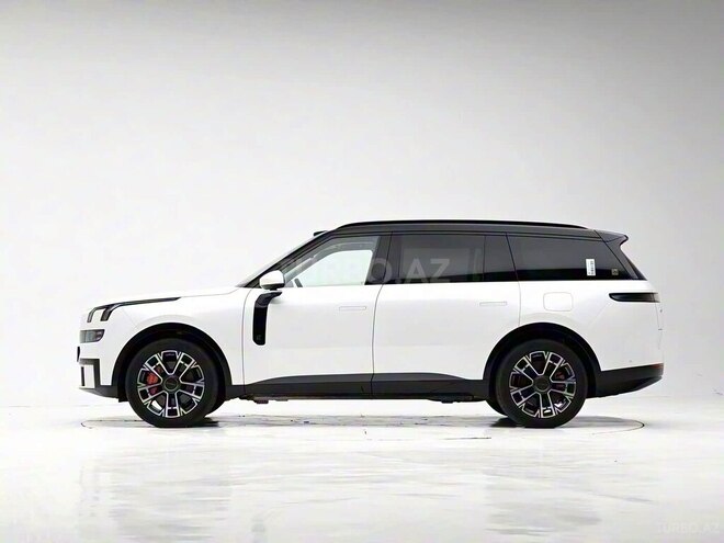 Lynk & Co 900-4