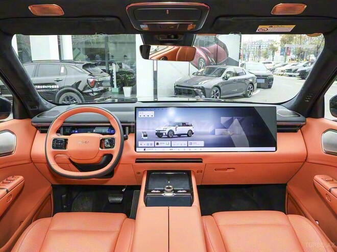 Lynk & Co 900-10