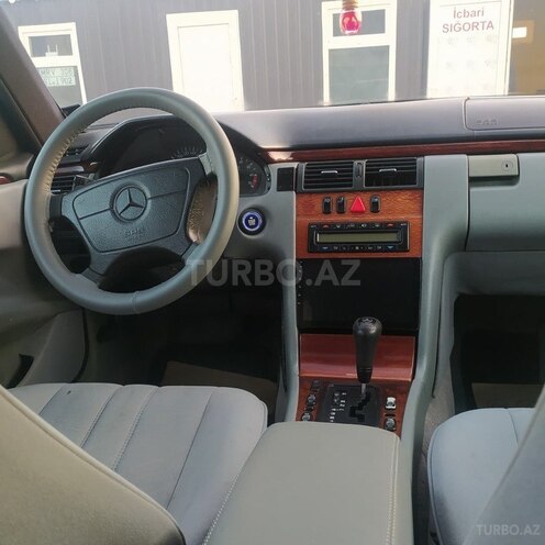Mercedes E 240 1997, 392,000 km - 2.4 l - Bakı