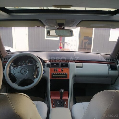 Mercedes E 240 1997, 392,000 km - 2.4 l - Bakı