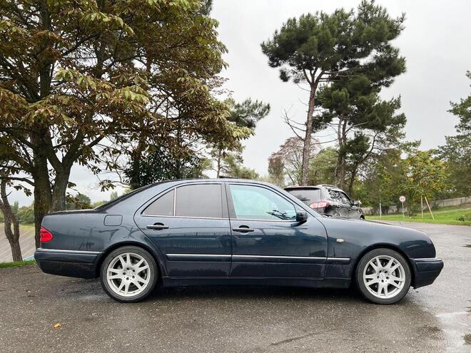 Mercedes E 240 1998, 516,000 km - 2.4 l - Quba
