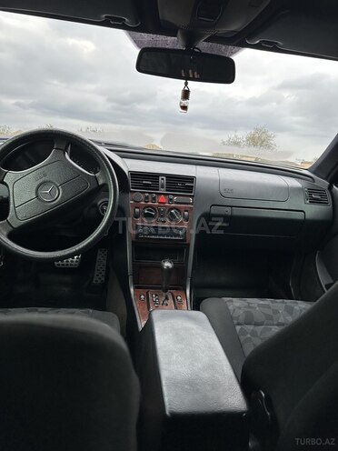 Mercedes C 220 2000, 450,628 km - 2.1 l - Salyan
