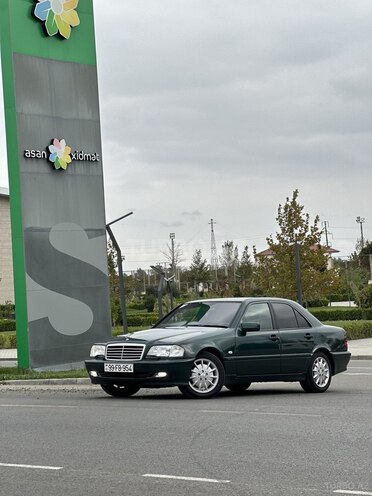 Mercedes C 220 2000, 450,628 km - 2.1 l - Salyan
