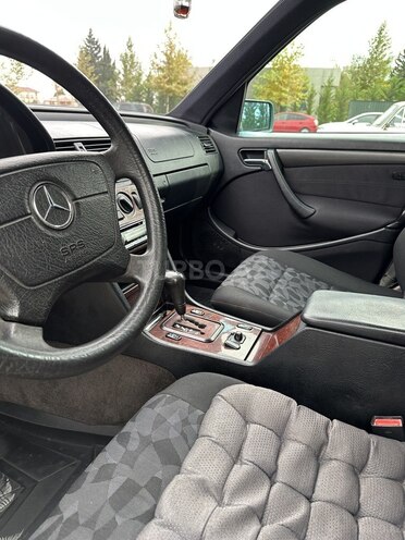 Mercedes C 220 2000, 450,628 km - 2.1 l - Salyan