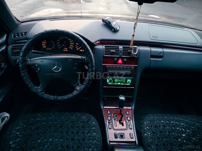 Mercedes E 280 1998, 294,646 km - 2.8 l - Zaqatala